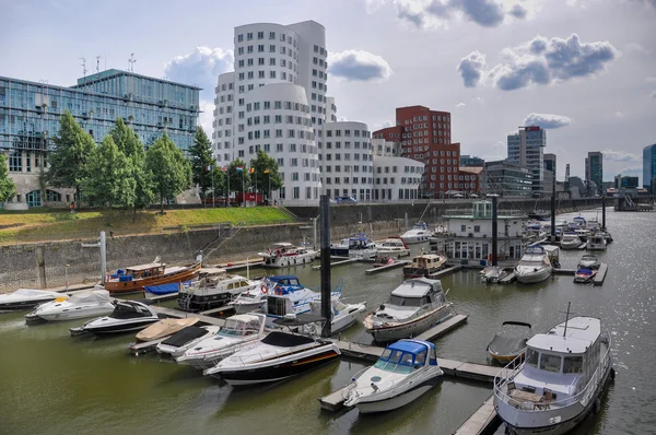 Vista de Media Harbor con edificios Neuer Zollhof en Düsseldorf, Alemania . — Foto de Stock
