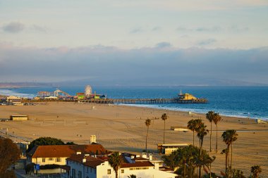 Günbatımı Santa Monica parkında görünümünü