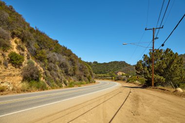 Malibu tepelere yolda