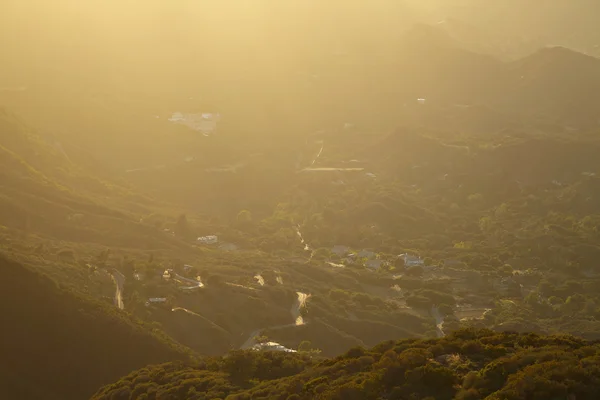 Günbatımı üzerinde Malibu tepelere — Stok fotoğraf