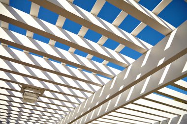 Güneş'ten Beyaz ahşap barınak