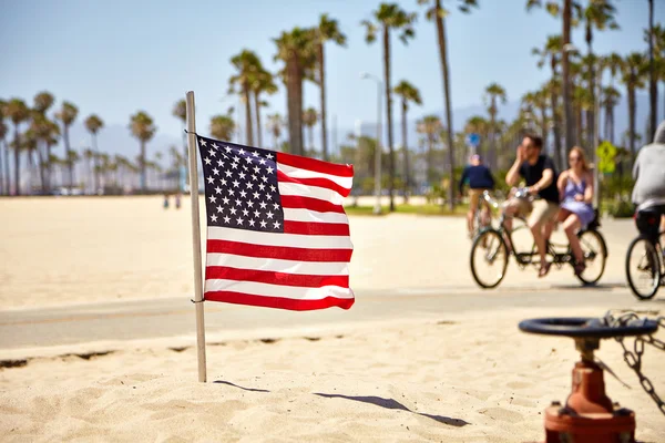 Amerikaanse vlag op Venice Beach — Stockfoto