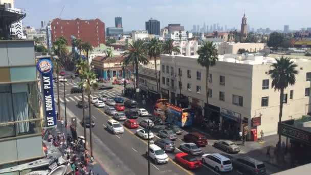 로스 앤젤레스-9 월 2016: 할리우드 명예의 거리 산책 하는 사람들과. — 비디오
