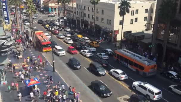 LOS ÁNGELES - Septiembre 2016: Paseo de la Fama de Hollywood con gente caminando por . — Vídeos de Stock