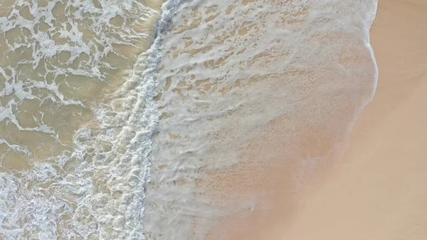 Aerial view from above down Drone shot. Beautiful tropical beach sea with white sand. Top view. Empty and clean beach in summer season on Oahu Hawaii Island. — Stock Photo, Image