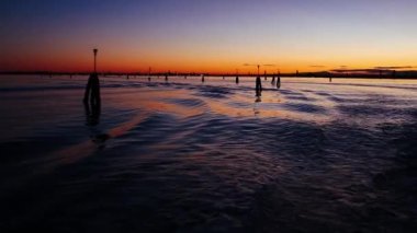 Venedik kanallar gezinme tekne