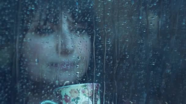 Mother and daughter looking through window — Stock Video