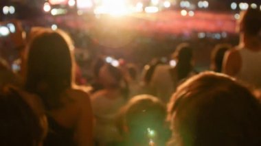 Kalabalık yapma partide konser