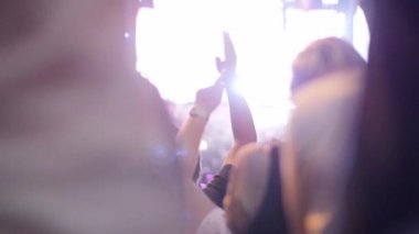 Kalabalık yapma partide konser