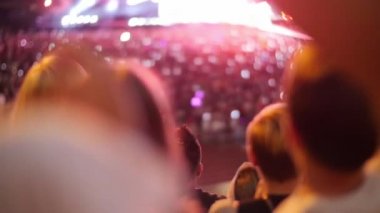 Kalabalık yapma partide konser