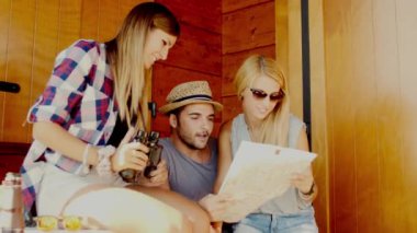 Arkadaşlarım yürüyüşe hazırlanıyor