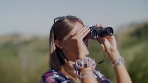 Girl Looking With Binoculars — Stock Video