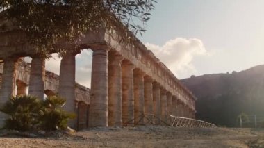 Sicilya 'daki Segesta Yunan tapınağı