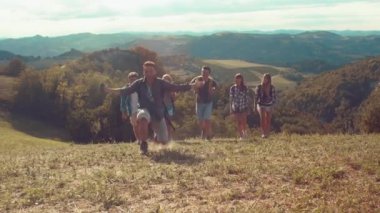 bir selfie alarak yürüyüşçü