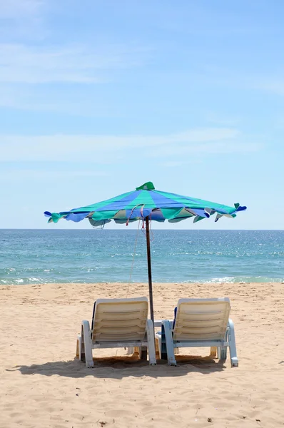 plaj sandalye ve şemsiye