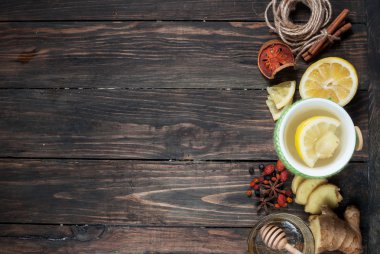 fincan yeşil çay limon, zencefil ve tarçın. Kopya alanı