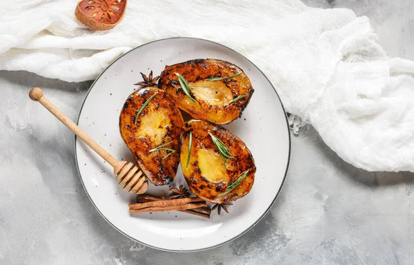 Peras Caramelizadas Com Especiarias Xarope Uma Panela Sobremesa Saborosa Para — Fotografia de Stock