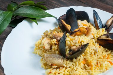 Et, sebze ve midye üzerinde eski bir tablo yakın çekim ile pirinç