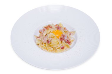 parmesan, yumurta sarısı ve izole, pastırma ile makarna carbonara yol clipping