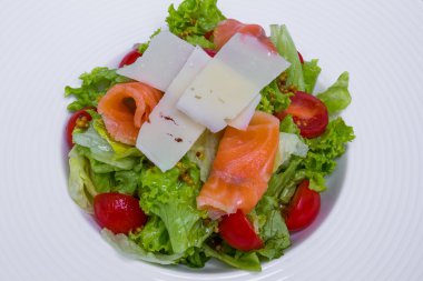 peynir salata karışımı ile Somon carpaccio