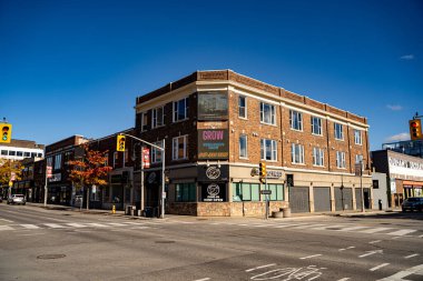 Oshawa şehir merkezinin manzarası. Oshawa, Kanada - 26 Ekim 2025.