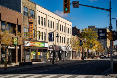 Oshawa şehir merkezinin manzarası. Oshawa, Kanada - 26 Ekim 2025.