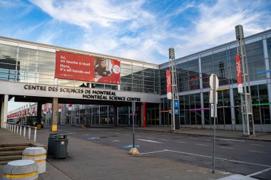 Old Port 'taki Montreal Bilim Merkezi binasının manzarası. Montreal, Kanada - 29 Ekim 2025.