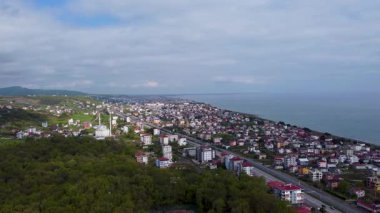 Sahildeki evlerin havadan görünüşü