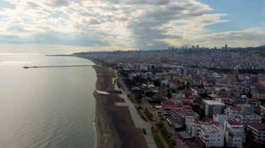 Samsun 'un Atakum ilçesindeki sahil ve binaların hava manzarası