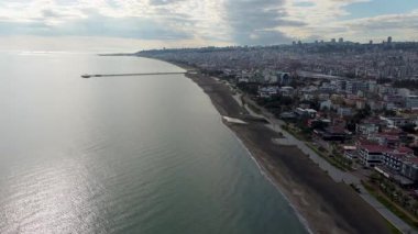 Samsun 'un Atakum ilçesindeki sahil ve binaların hava manzarası