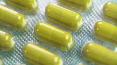 Yan Çekimde Sarı Kapsül Uyuşturucusunu Kapat
