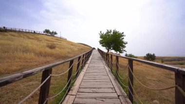 Şanlıurfa Göbeklitepe arkeoloji sahasındaki ahşap yol