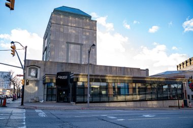 Brampton 'daki Algoma Üniversitesi binasının sokak manzarası. Brampton, Kanada - 16 Kasım 2025.