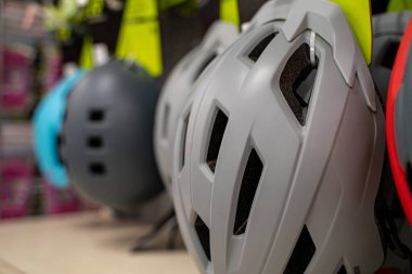 Ekrandaki bisiklet kasklarını kapat.