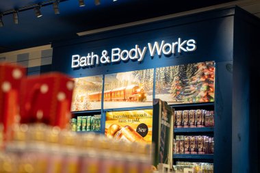 Bath and Body Works mağazasının iç manzarası. Toronto, Kanada - 20 Kasım 2025.