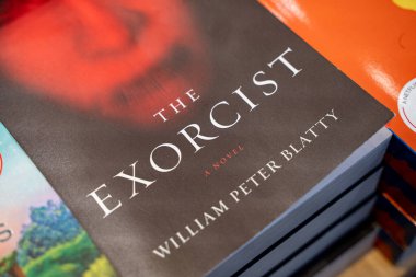 William Peter Blatty 'nin The Exorcist kitabının kapağını kapat. Toronto, Kanada - 20 Kasım 2025.