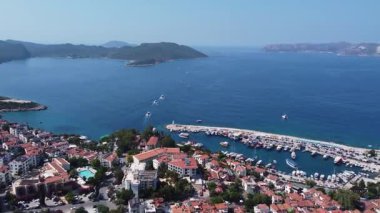 Kas bölge merkezindeki liman ve gemilerin hava görüntüsü