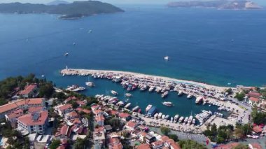 Kas bölge merkezindeki liman ve gemilerin hava görüntüsü