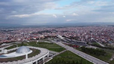 Camlik Hill ve Balikesir şehir merkezinin hava görüntüsü