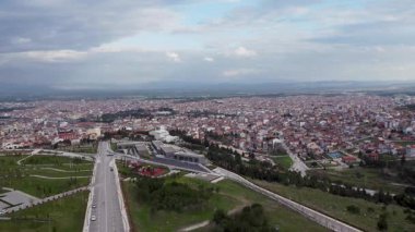 Camlik Hill ve Balikesir şehir merkezinin hava görüntüsü