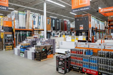 Home Depot nalbur reyonunun iç manzarası. Milton, Kanada - 29 Kasım 2025.