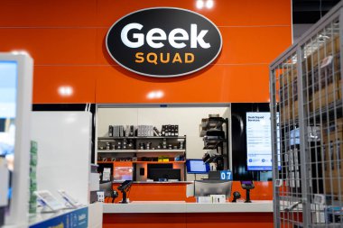 Perakende mağazasındaki İnek Mangası servis gişesinin görüntüsü. Toronto, Kanada - 3 Aralık 2025.