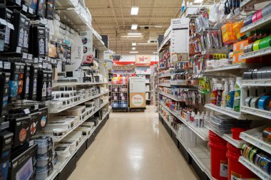 Michaels 'ın içi raflarda el işi malzemeleriyle dolu. Toronto, Kanada - 3 Aralık 2025.