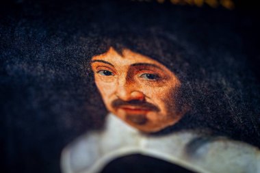 Rene Descartes 'ın bir tarih kitabındaki portresini kapat. Toronto, Kanada - 11 Aralık 2025.