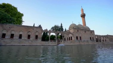 Balikligol Sanliurfa 'daki Rizvaniye Camii manzarası