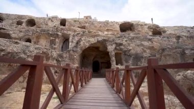 Eski Kizilkoyun mezarlığındaki Roma dönemi taş mezarları