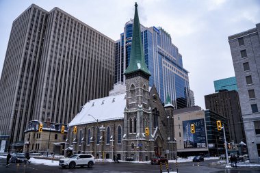 Ottawa 'da kış mevsiminde ilk Baptist Kilisesi binasının manzarası. Ottawa, Kanada - 15 Aralık 2025.