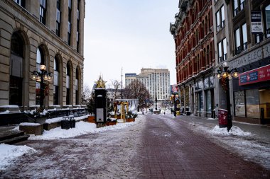 Ottawa şehir merkezindeki Sparks Sokağı 'nın kış manzarası. Ottawa, Kanada - 15 Aralık 2025.