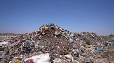 Şehir çöplüğündeki çevre kirliliği ve çöpler