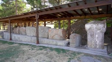 Alacahoyuk 'taki tarihi harabelerin manzarası